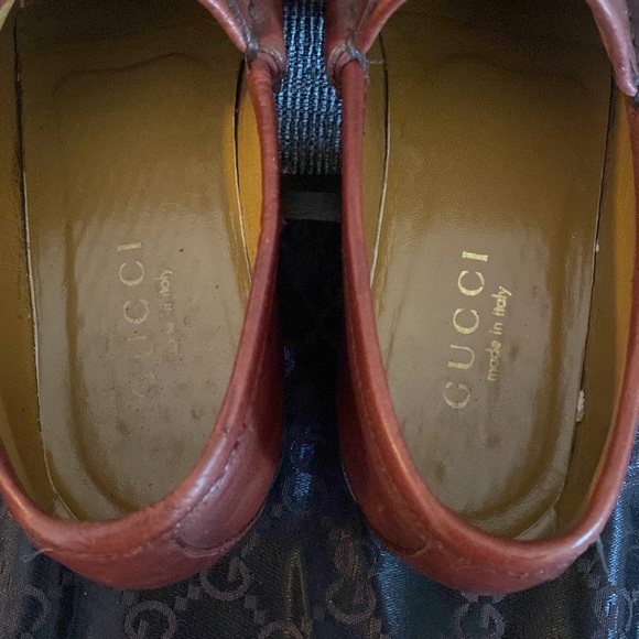 Gucci Horsebit Leather loafers in good condition with gold tone bit. - Picture 7 of 7